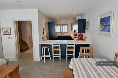 Lounge Towards Kitchen