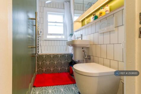 Upstairs Bathroom 
