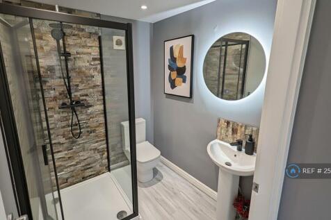 Ensuite - (£950pm)