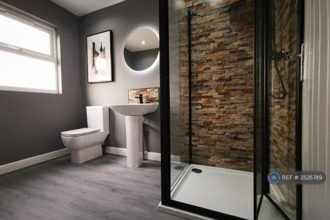 Studio Loft Ensuite (£1100pm)