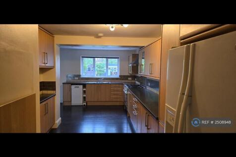 Large Kitchen With a Number Of Cabinets