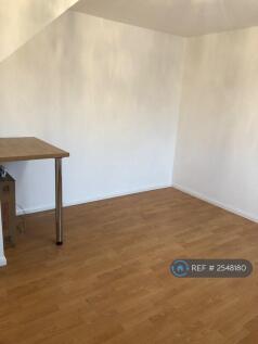 Lounge (Includes Small Breakfast Bar)
