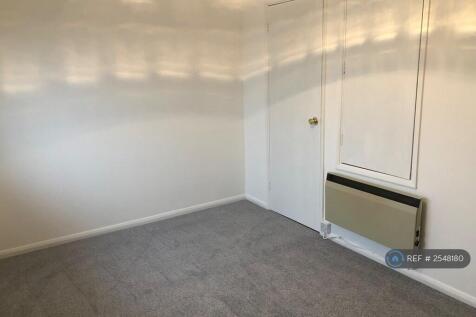 Bedroom (New Carpet Fitted)