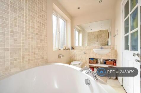 Family Bathroom On The 1st Floor