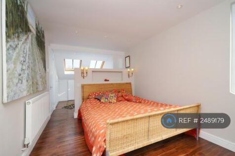 Master Bedroom Loft With Dressing Space