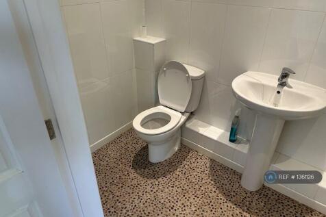 Bedroom 2 Ensuite Pic 2
