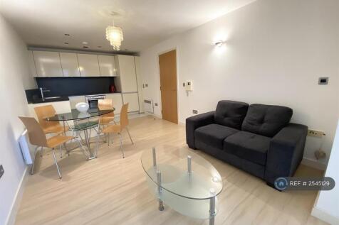 Lounge &amp; Kitchen