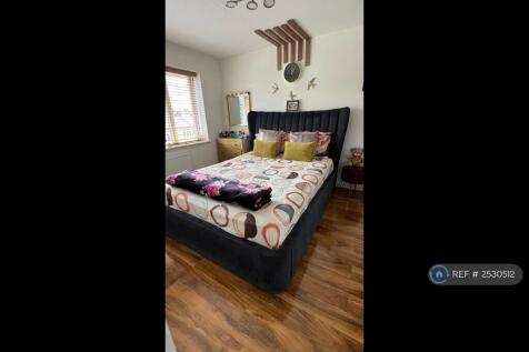 2 Bedroom With Fitted Wardrobe