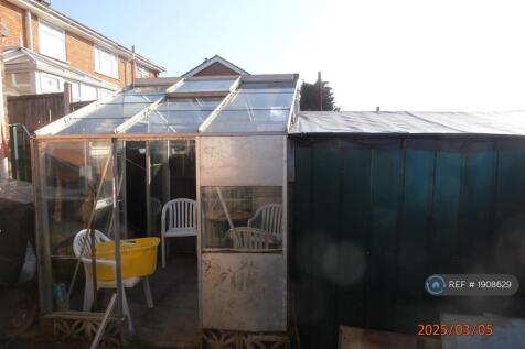 Sun Room / Greenhouse / Shed