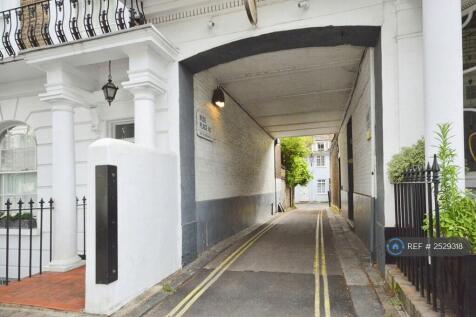 Rede Place Mews