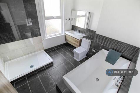 Spacious Bathroom