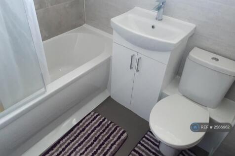 Upstairs Shared Bathroom