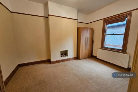 Middle Bedroom