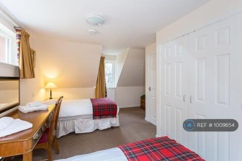 Bedroom 2 Twins Or Superking