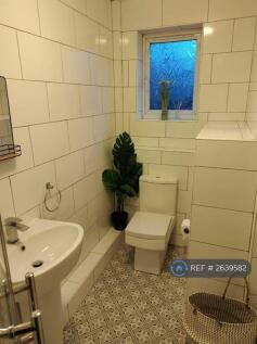 Bathroom (Downstairs)