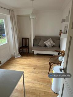 Back Bedroom/ Home Office With Pull Down Bed