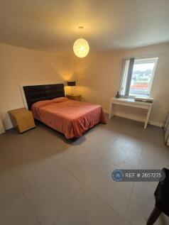 Room 2 Available £545pcm