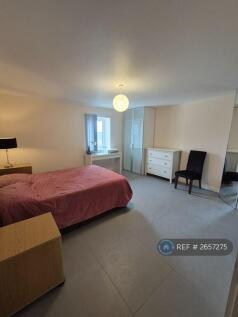Room 2 Available £545pcm
