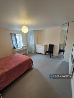 Room 2 Available £545 Pcm