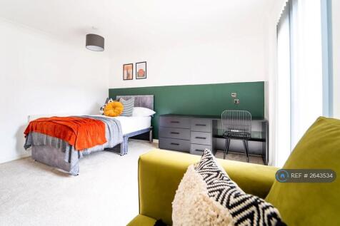 Bedroom 1 &#43; Extra Large &#43; Balcony