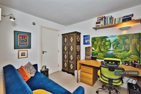 Study/Bedroom 3 w/ Attached Wc