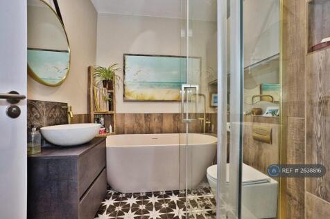 Bathroom 1 w/Underfloor Heating