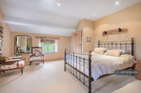 Double Bedroom With Ensuite Shower Toilet