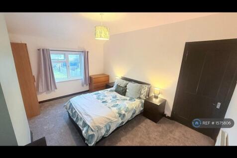 Room 2-1st Floor Large Double, Single Occupant