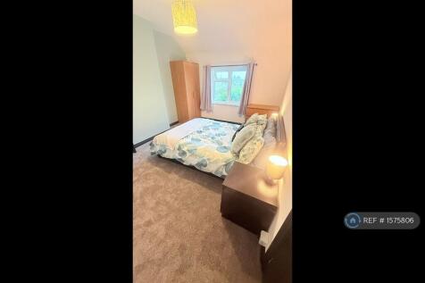 Room 2-1st Floor Large Double, Single Occupant