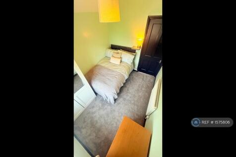 Room 3-1st Floor Small Double, Single Occupant