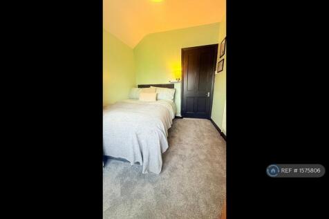 Room 3-1st Floor Small Double, Single Occupant