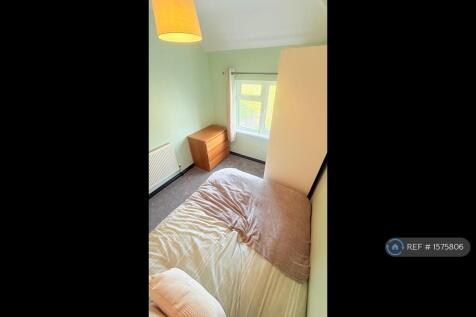 Room 3-1st Floor Small Double, Single Occupant