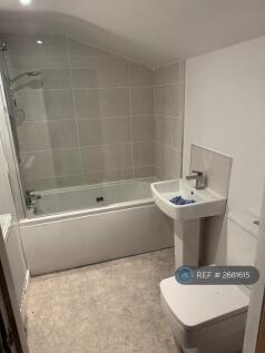 2nd Floor En-Suite Bathroom