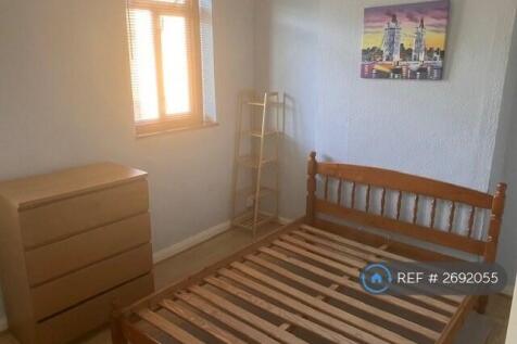 Bedroom 1 (Front Of The Hosue)