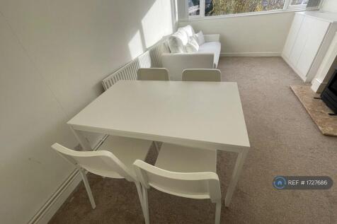 Extendable Table And Chairs 
