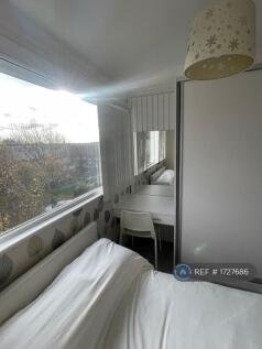 Built In Desk Bedroom 1 