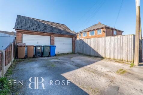 Driveway/Garage