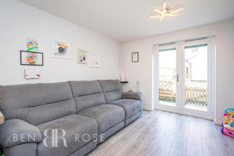 Kitchen / Lounge