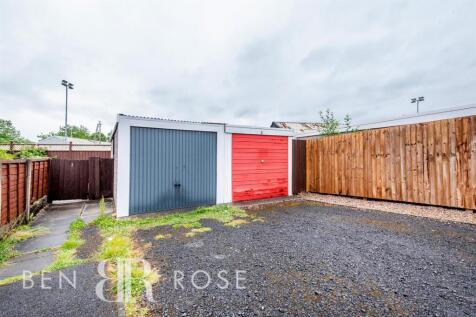 Garage (Right)
