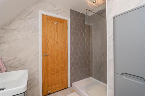 Jack &amp; Jill Ensuite