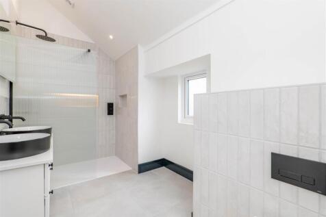 Master Bedroom Ensuite