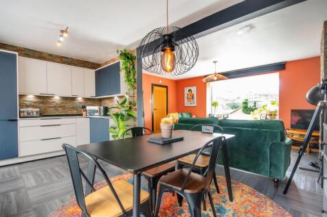 Kitchen/Dining Area
