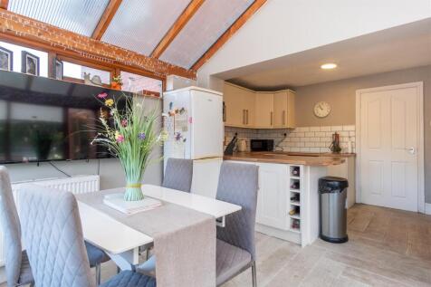 Dining Rom/Kitchen