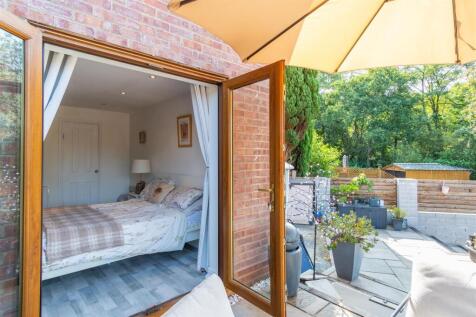 Master Bedroom/Garden