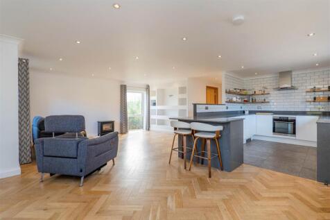 Lounge/Kitchen