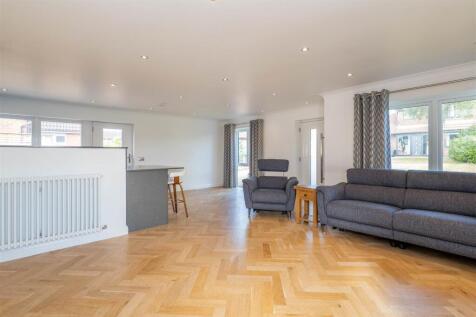 Lounge/Kitchen