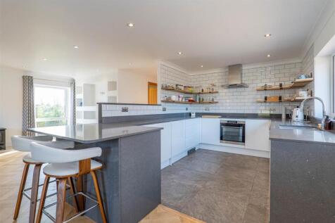 Lounge/Kitchen