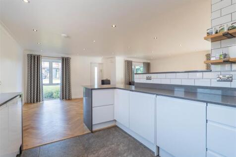 Lounge/Kitchen