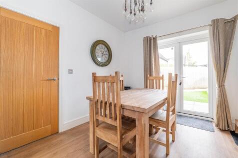Kitchen/ Dining Room