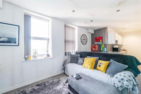 Lounge/Dining/Kitchen